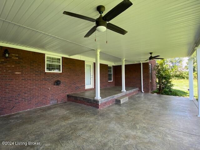 view of terrace featuring ceiling fan