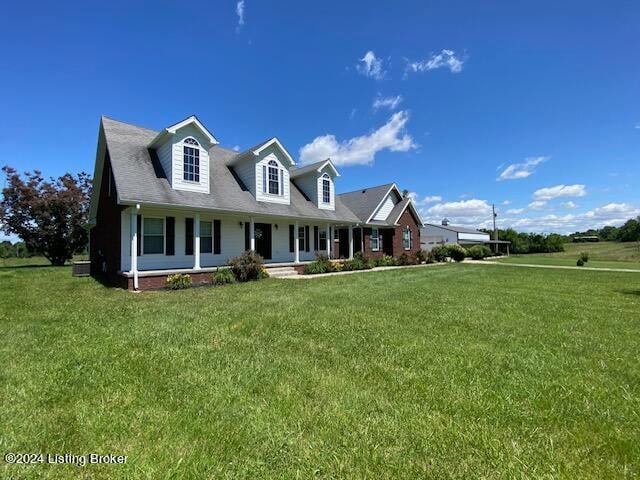 new england style home featuring a front lawn