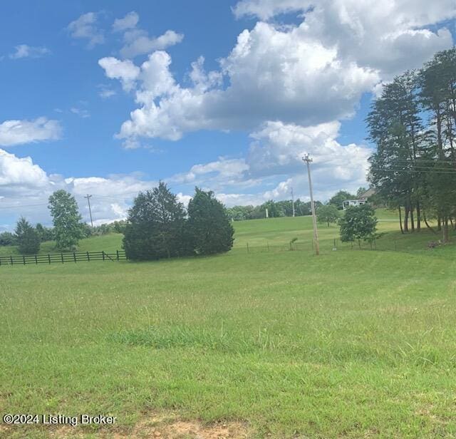 view of yard featuring a rural view