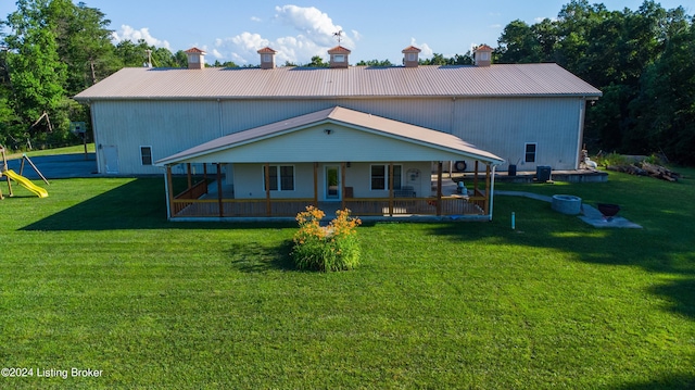 back of house featuring a yard