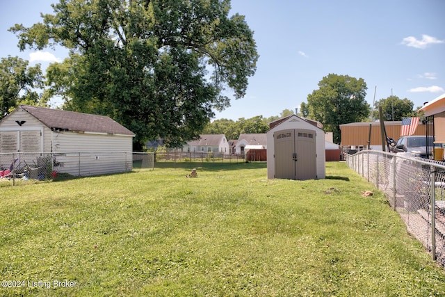 view of yard featuring a storage shed