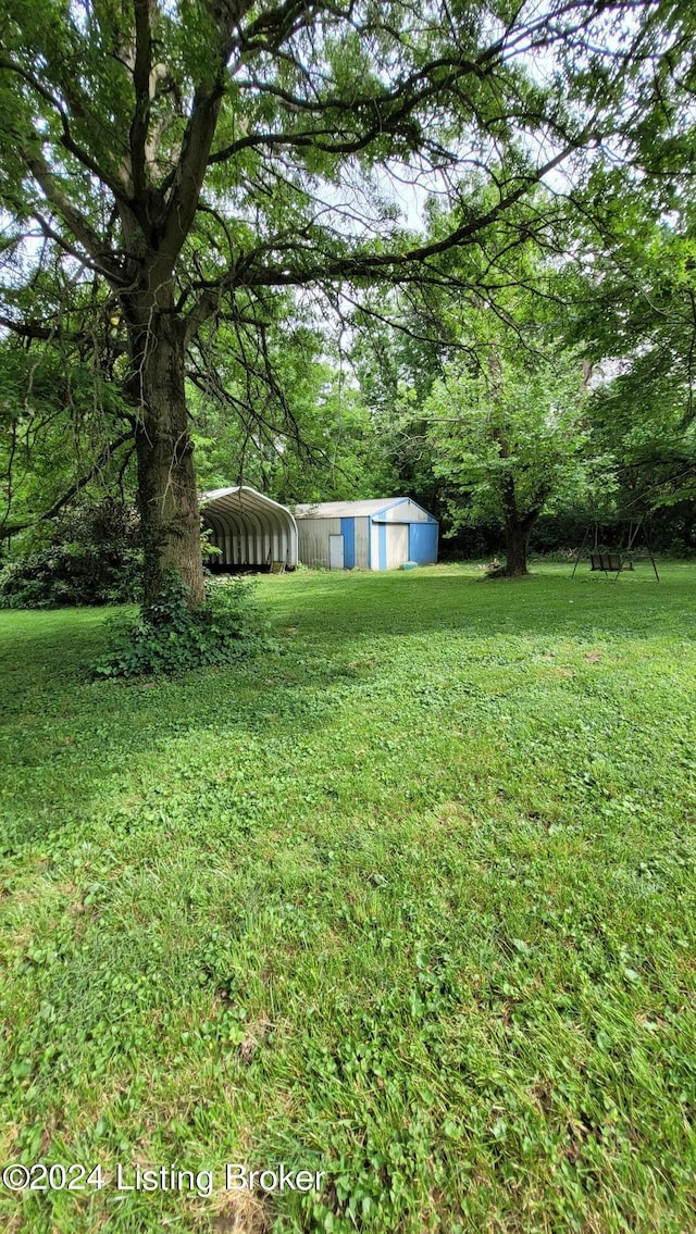 view of yard featuring a carport