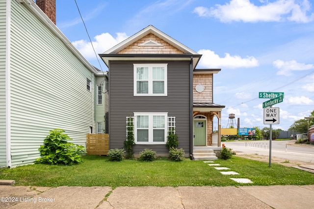 view of front facade with a front yard