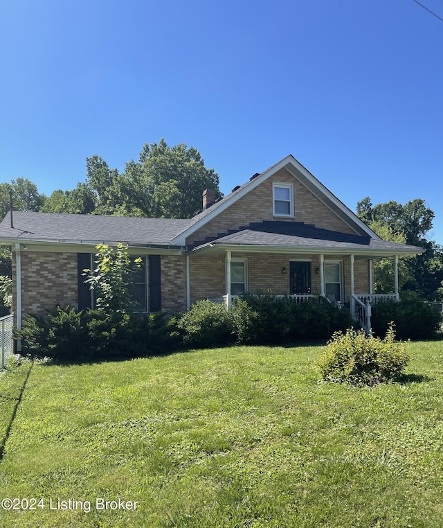 view of front of house with a front lawn