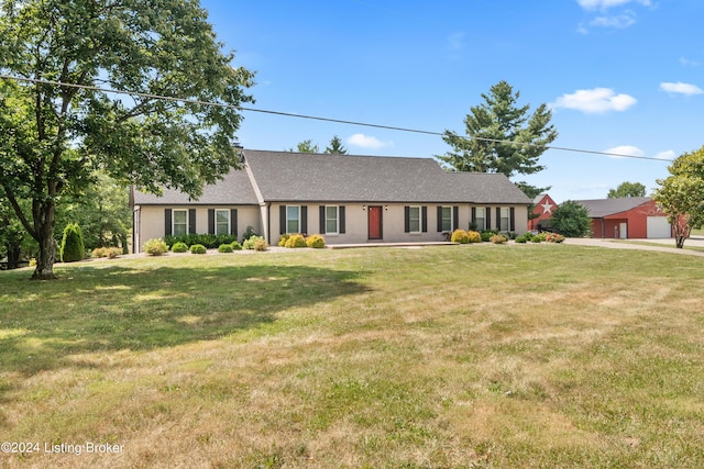 ranch-style home featuring a front lawn