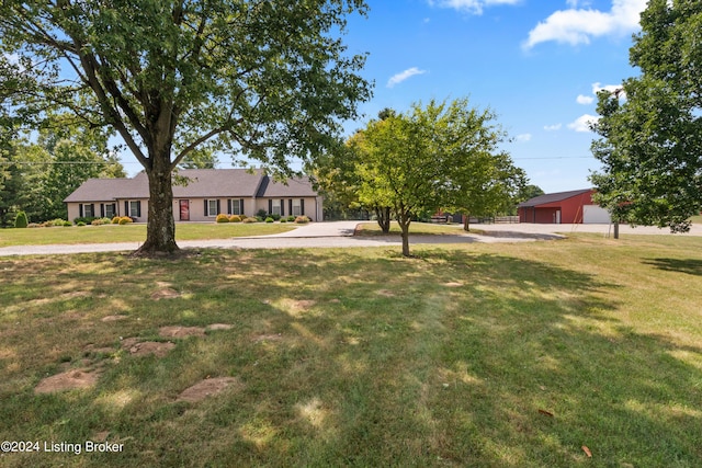 view of front of home featuring a front yard