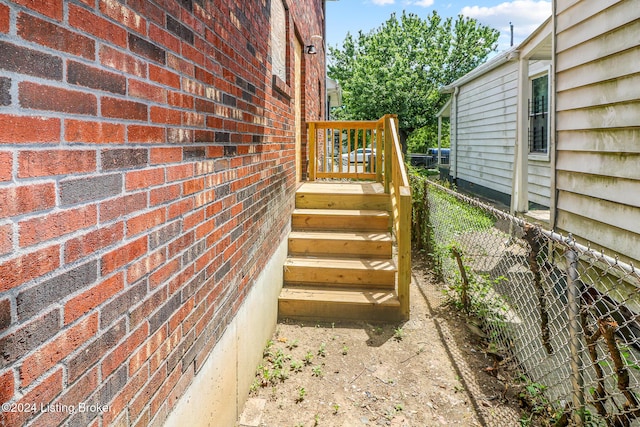 2425 Elliott Ave, Louisville, KY 40211 - view of deck
