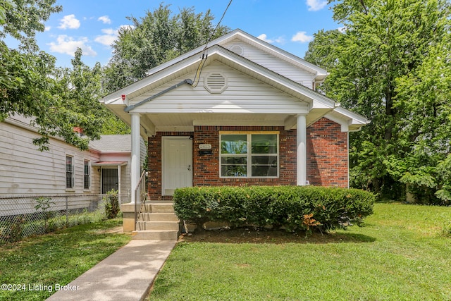 bungalow featuring a front yard