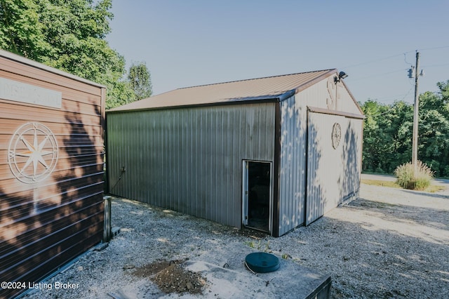 view of outbuilding