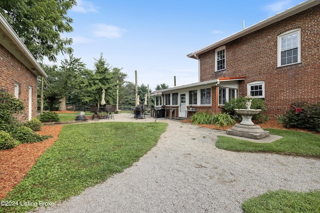 view of yard featuring a patio