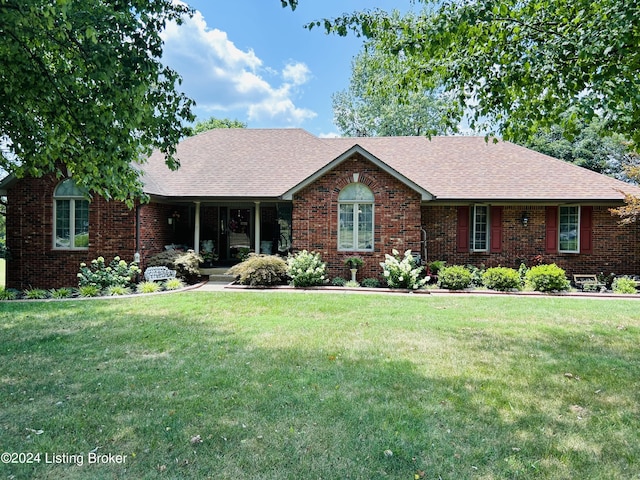 ranch-style house featuring a front yard