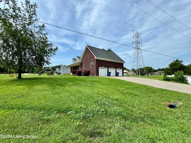 view of front of home featuring a front lawn