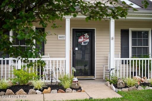 doorway to property featuring covered porch