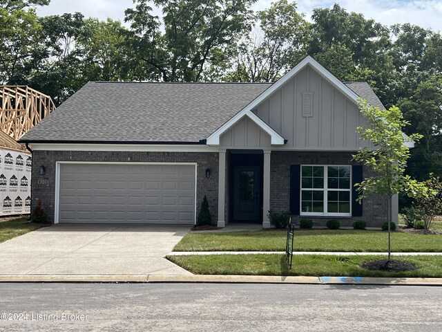 view of front of house with a front lawn