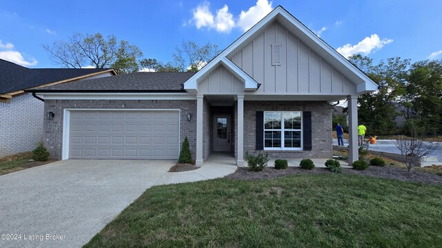 view of front facade featuring a front lawn and a garage