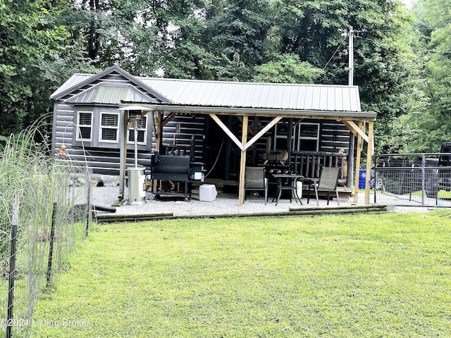 view of outdoor structure with an outdoor structure and fence