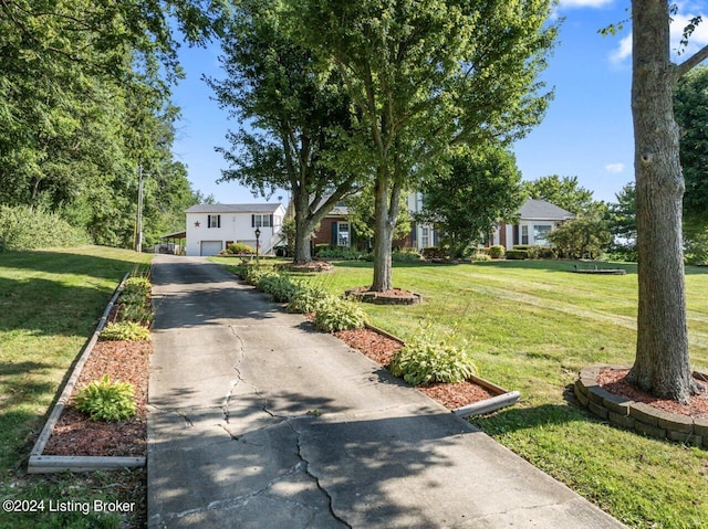 view of front of house featuring a front lawn and a garage