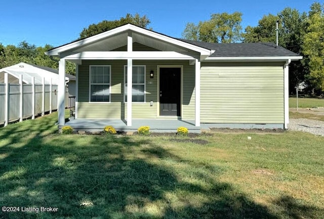 view of front of house with covered porch, a carport, and a front lawn