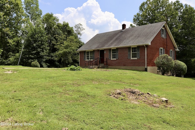 view of front facade featuring a front yard