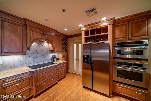 kitchen featuring tasteful backsplash, visible vents, light wood-style flooring, appliances with stainless steel finishes, and crown molding