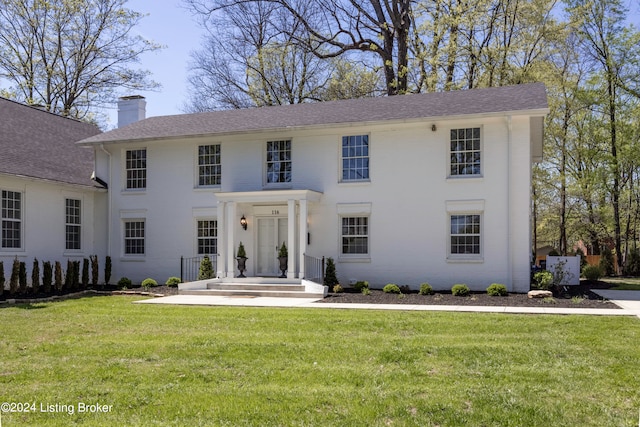 view of front of house featuring a front lawn