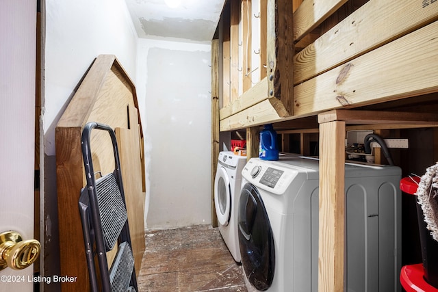 laundry area featuring cabinet space and washer and dryer