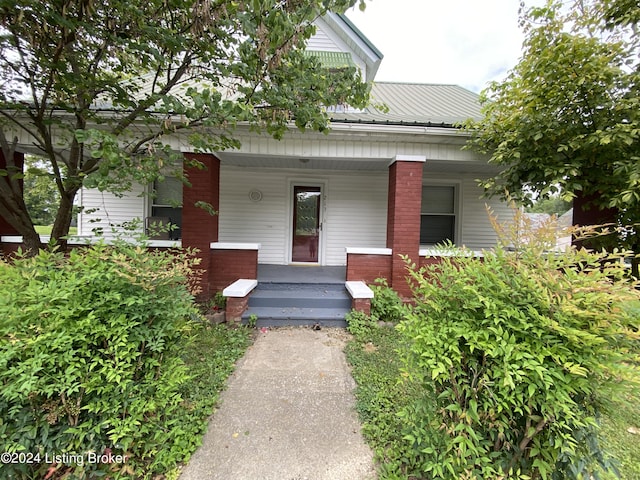 view of front facade with covered porch