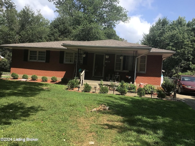 view of front of home featuring a front yard