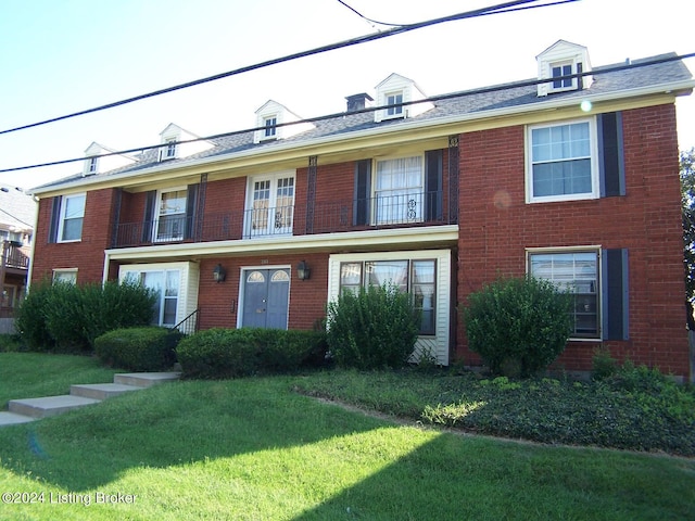 view of front of property with a front yard