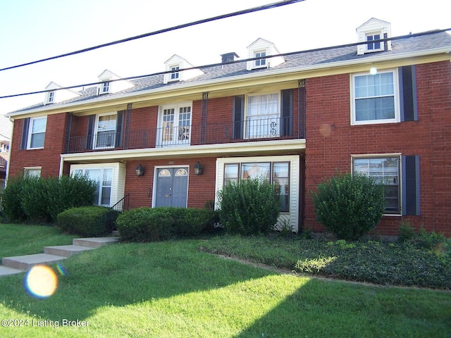 view of front of property with a front yard