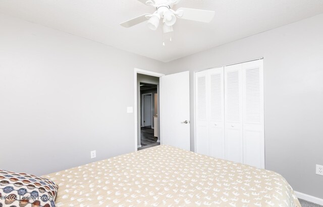 bedroom with carpet, a closet, and ceiling fan