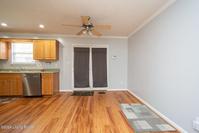 kitchen with ceiling fan, sink, dishwasher, crown molding, and light hardwood / wood-style floors