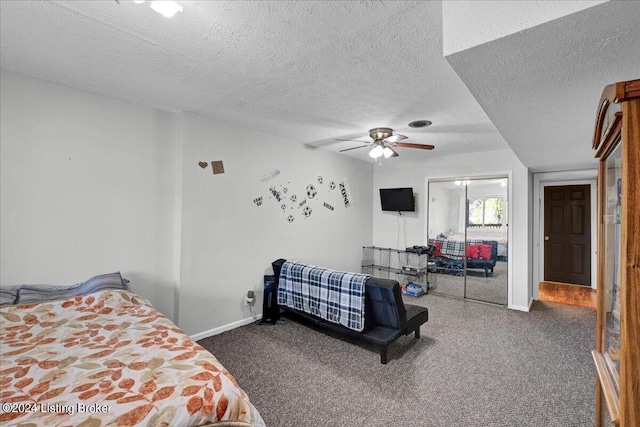 bedroom with ceiling fan, a textured ceiling, a closet, and carpet