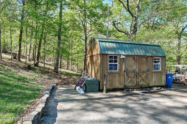 view of outbuilding