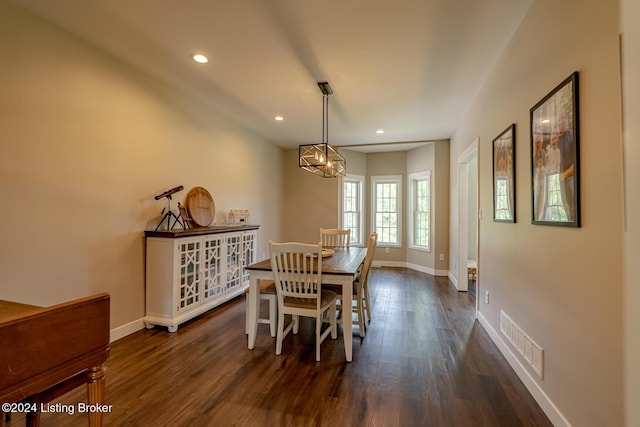 dining room featuring dark wood-style flooring, recessed lighting, visible vents, a chandelier, and baseboards