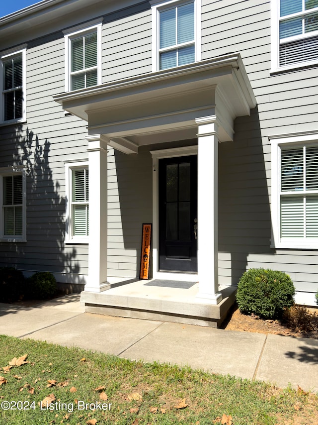 property entrance with a porch