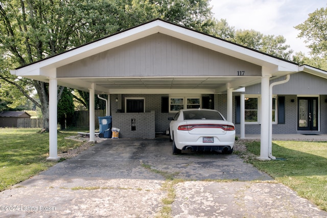 view of front of property featuring a front yard and a carport