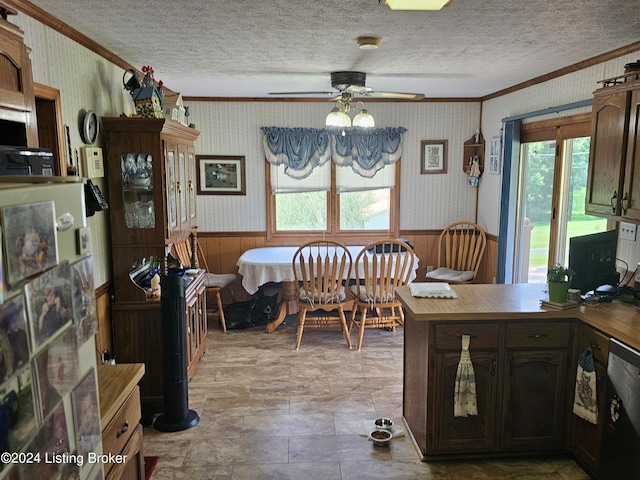 dining area featuring crown molding, a textured ceiling, and ceiling fan