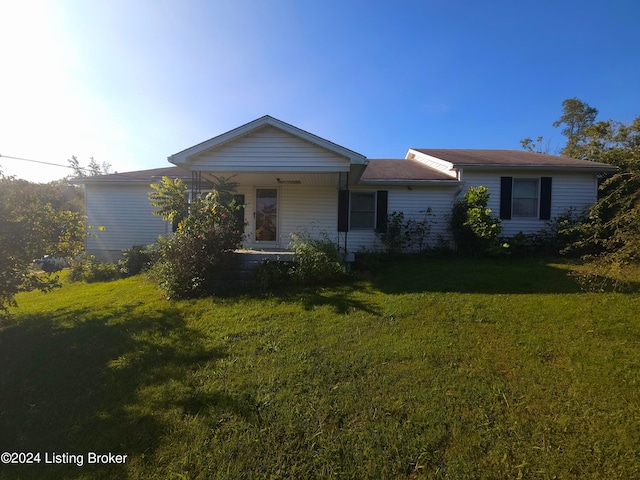 single story home featuring a front lawn