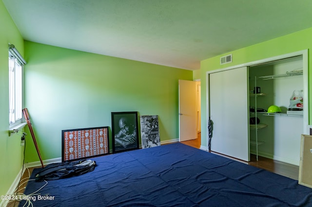 unfurnished bedroom featuring hardwood / wood-style flooring and a closet