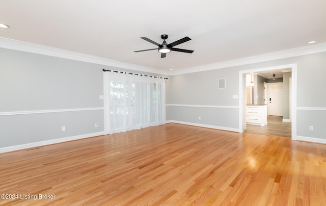 empty room featuring crown molding, light hardwood / wood-style floors, and ceiling fan