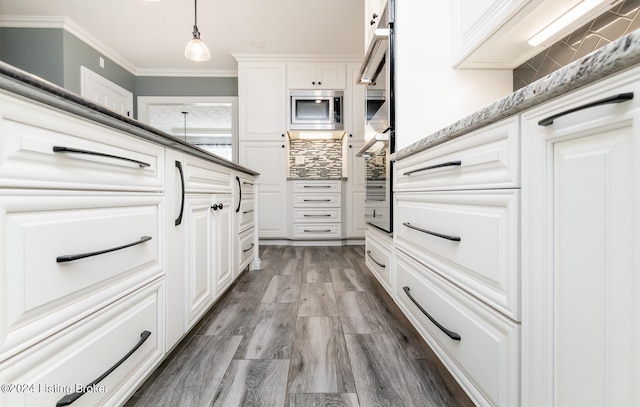 walk in closet with wood-type flooring