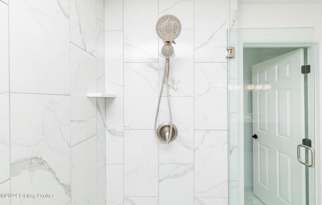 bathroom featuring tiled shower