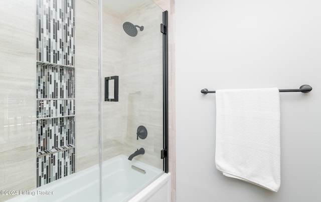 bathroom with enclosed tub / shower combo