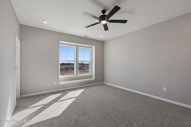 unfurnished room with carpet flooring and ceiling fan