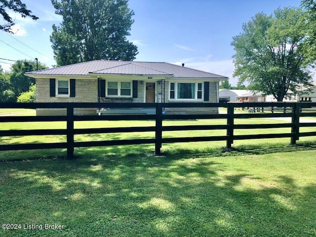 view of front of home featuring a front lawn