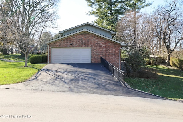 view of side of property featuring a yard