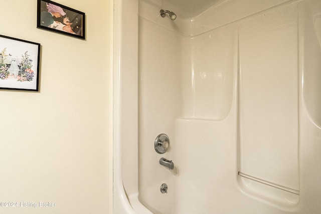 bathroom featuring shower / tub combination