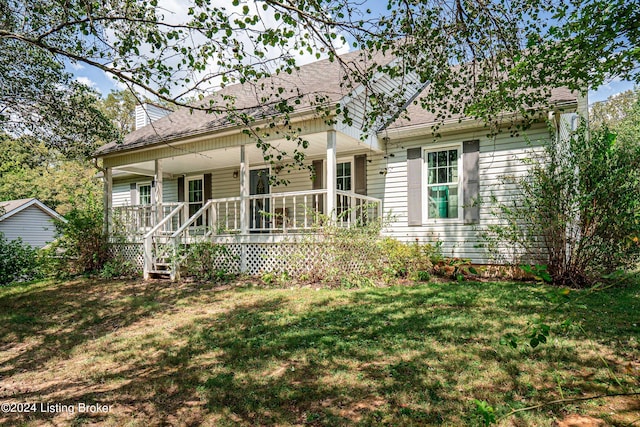 view of front facade with a front lawn and covered porch