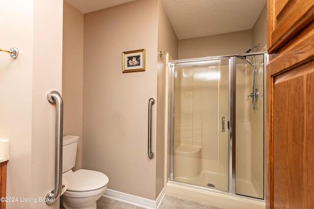 bathroom featuring walk in shower, toilet, and a textured ceiling